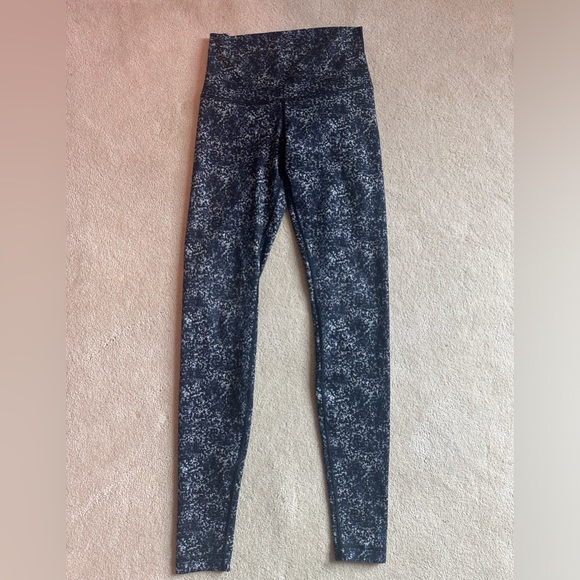 Lululemon leggings - Picture 1 of 3